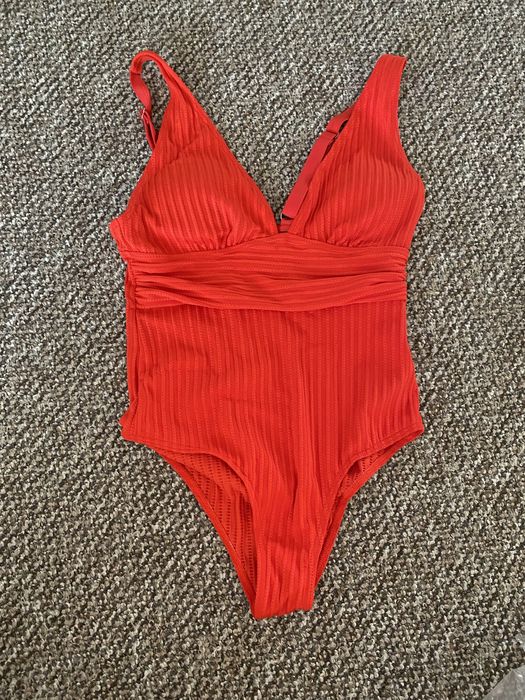 Купальник жіночий червоний суцільний