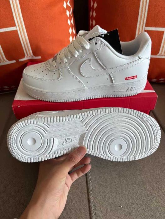 Buty meskie Mokasyny Nike_Air_Force_1_Low_Supreme_White R.39