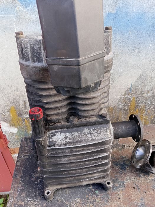 Продаю компресор від тягача Вольво 5