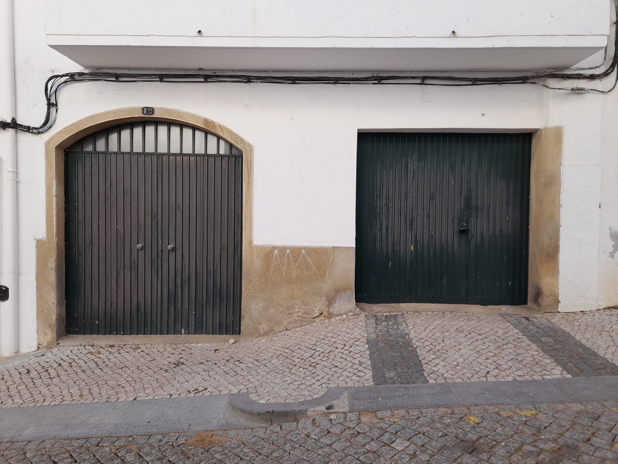 2 Garagens à Venda – Rua Conde de Ávila, Campo Maior