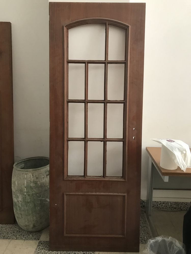 Portas madeiras aros e guarnições,