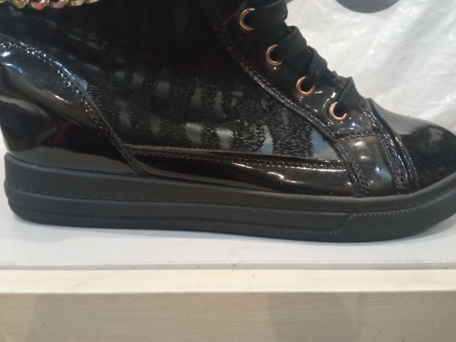 Продам новые женские демисезонные ботинки - сникерсы Fashion