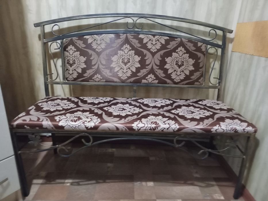 Нова кованна лавка.