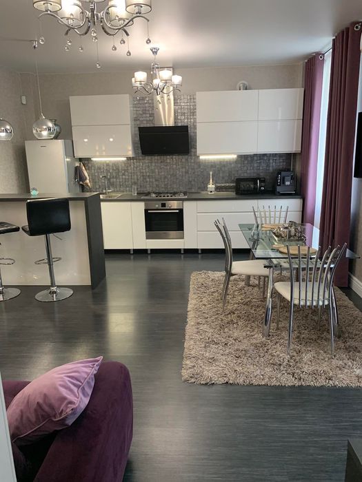 Аренда сучасноїї 2-х кімнатної квартири. Центр.