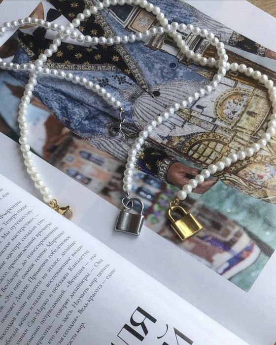 Підвіска з штучних перлин