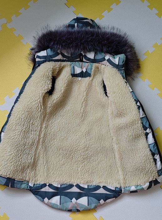 Курточка на дівчинку