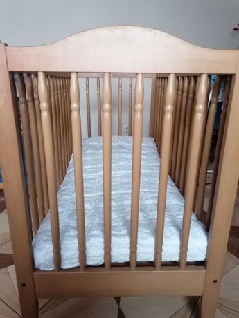 Sprzedam łóżeczko drewniane dla dziecka