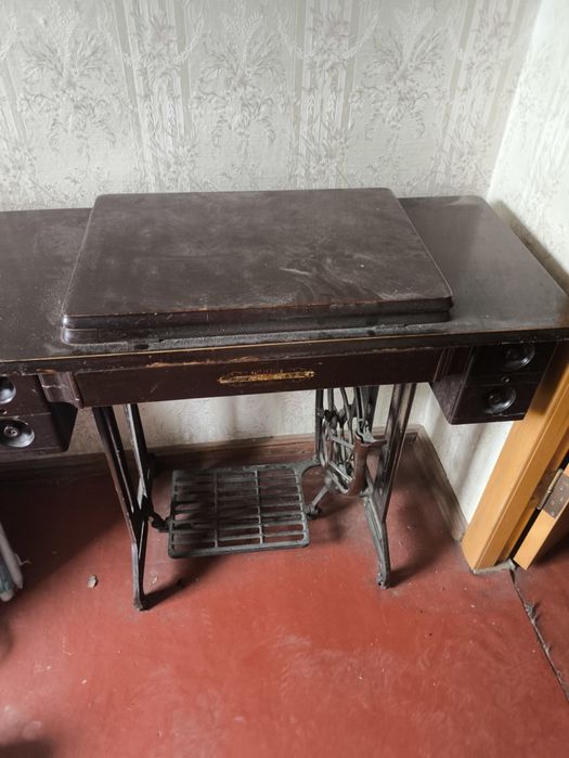 Швейна машинка стара