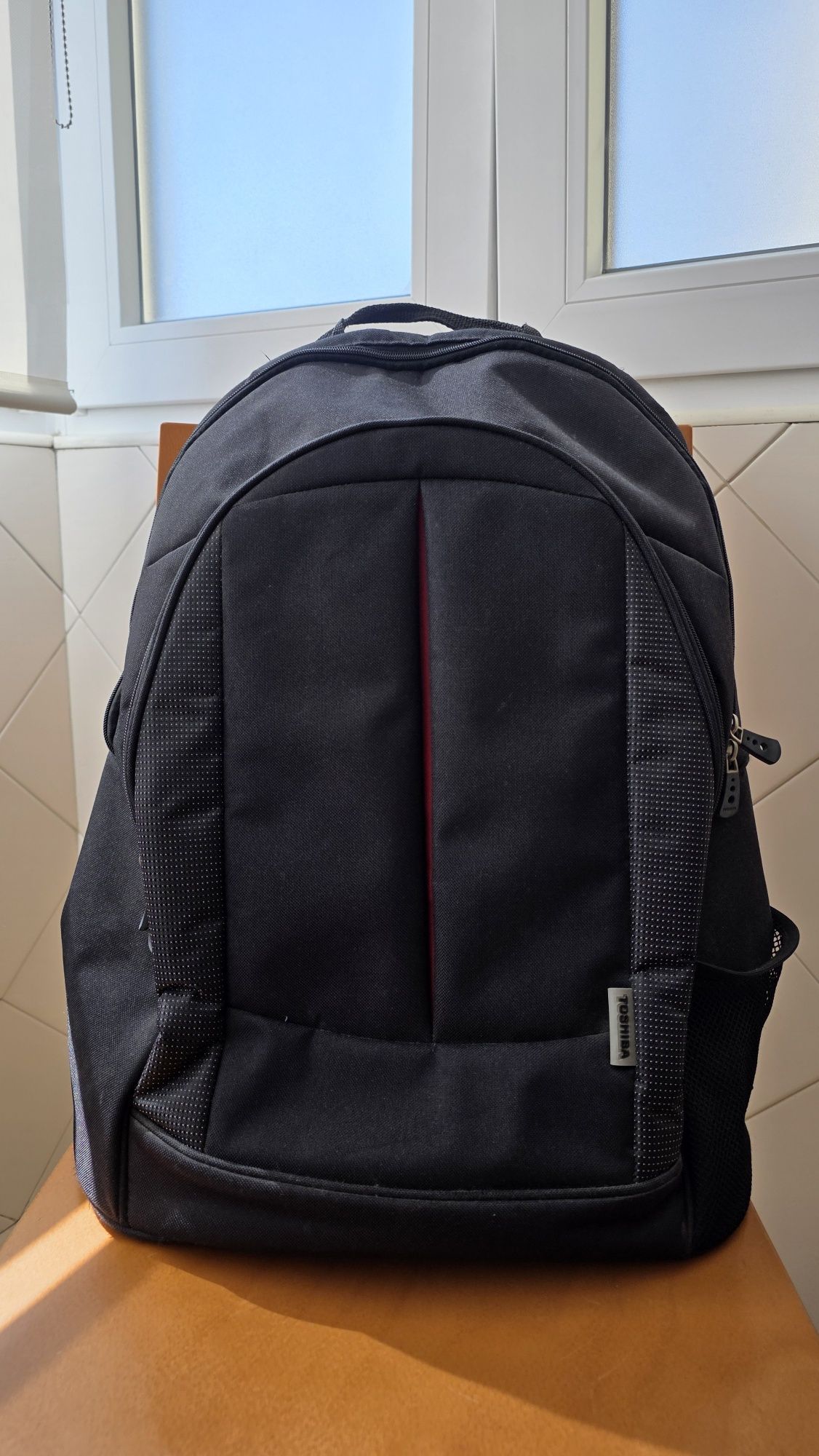 Mochila para portátil até 21" – Toshiba – Impecável
