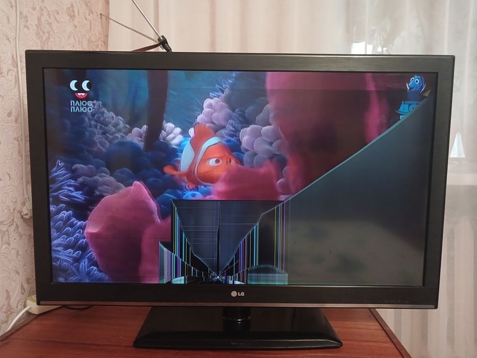 Телевізор LG LCD 42 дюйма 42CS46OT, пошкоджена матриця