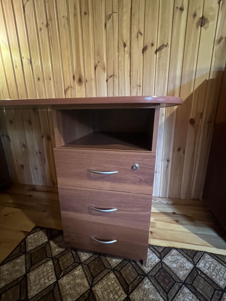 Стіл письмовий, компʼютерний