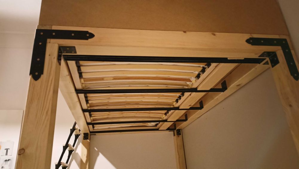 Łóżko na antresoli - projekt i montaż