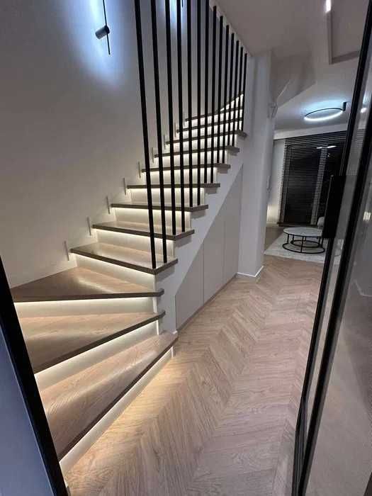 SCHODY drewniane , stalowe , dębowe , jesionowe.