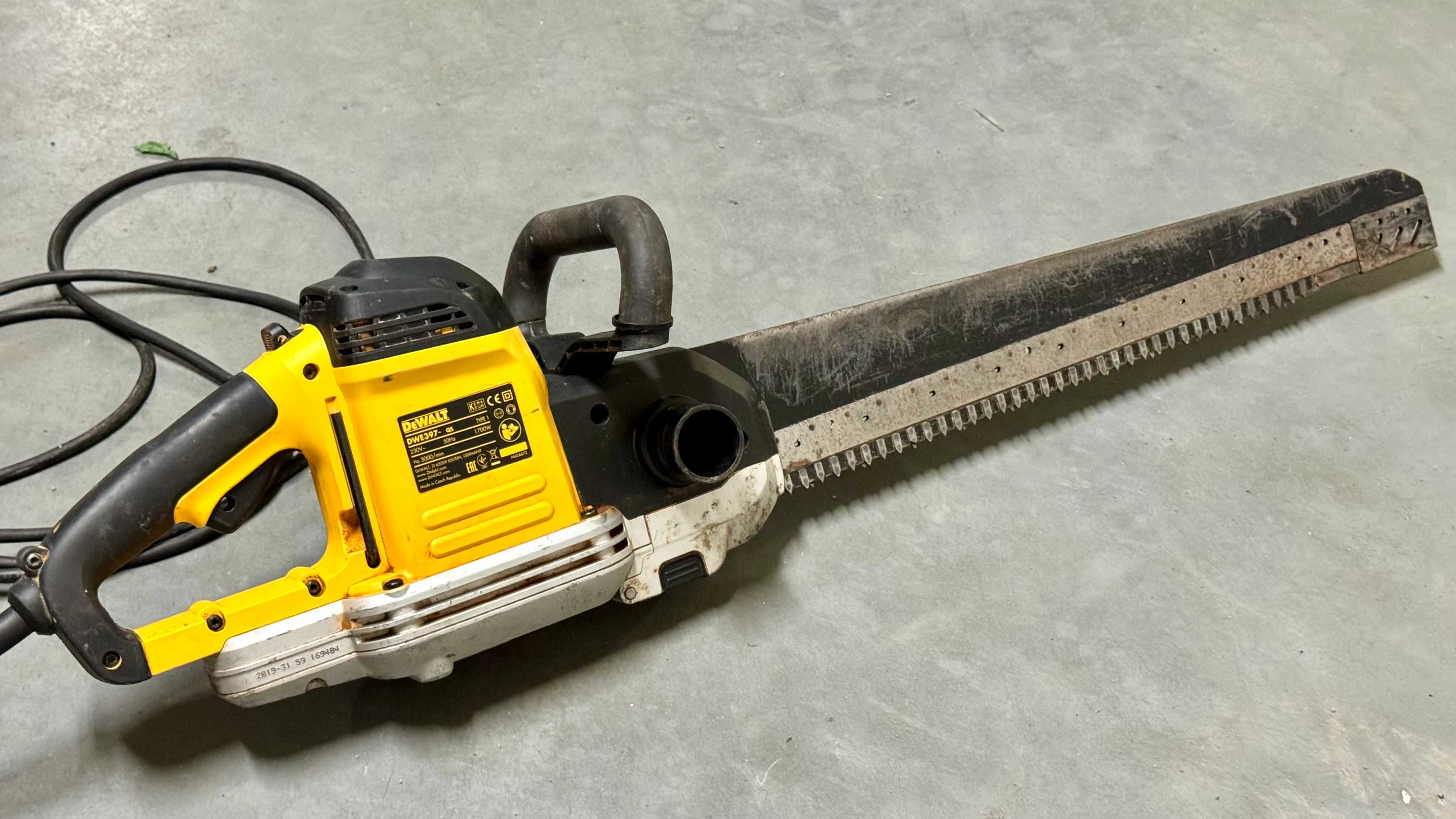 Elektryczna piła pilarka szablasta aligator DeWalt DWE397 430mm 1700W