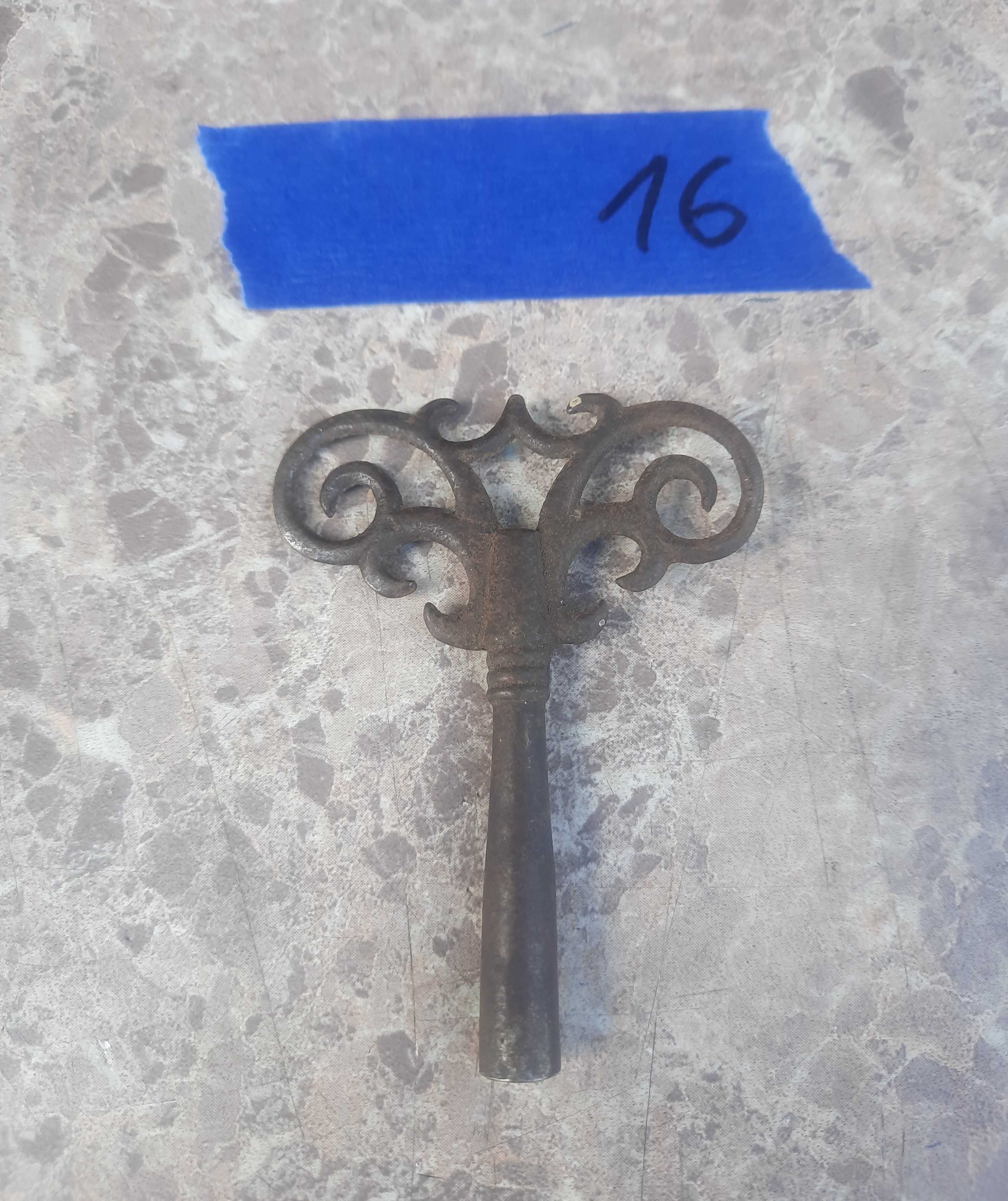 16 Stary klucz do nakręcania zegara 4,6mm zdobiony