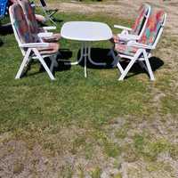 Komplet ogrodowy stół I 4 krzesł z poduchami