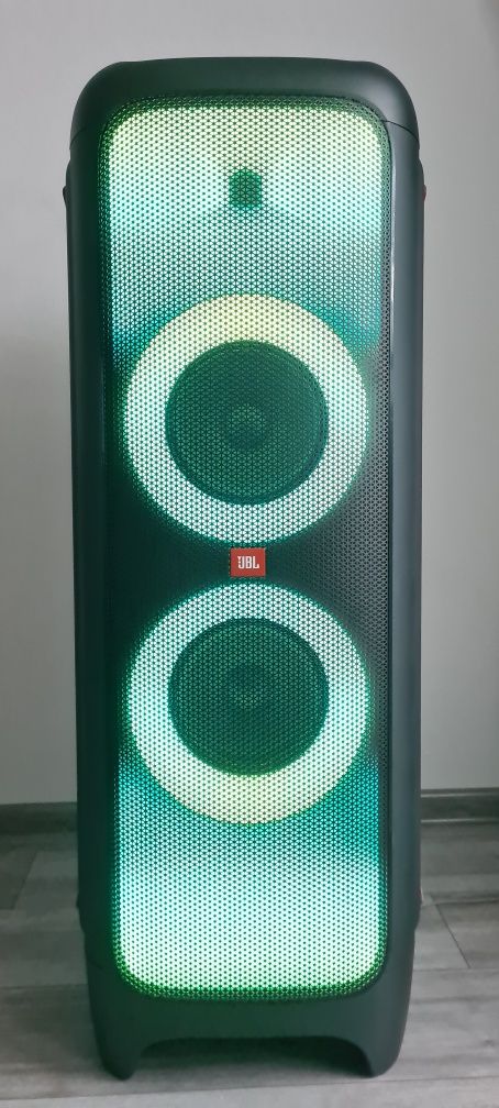 Wynajem Nagłośnienia JBL PartyBox Ultimate, 1000 Oświetlenie Dymownica
