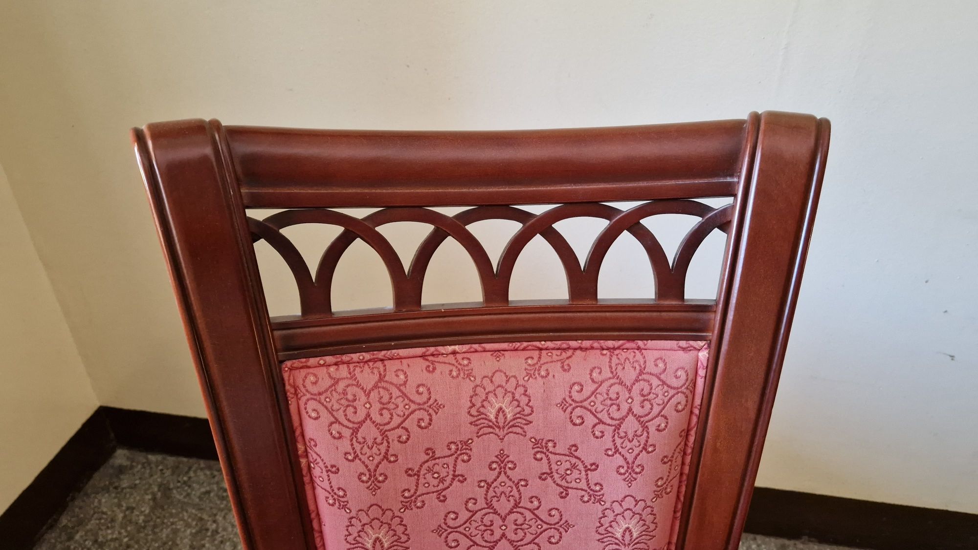 Krzesło drewniane klasyczne jak nowe