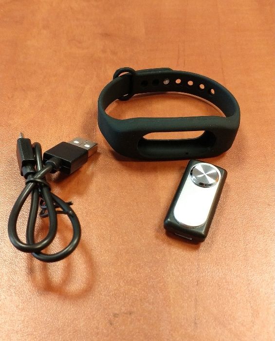 Dyskretny dyktafon cyfrowy MVR-200 w opasce na rękę