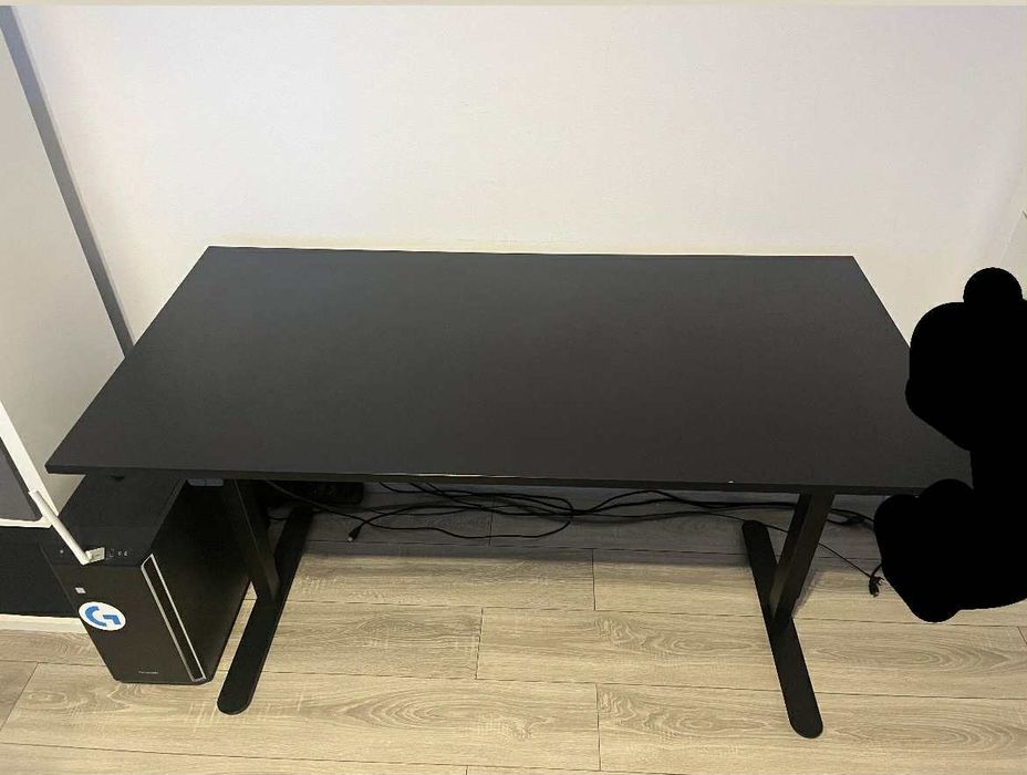 Biurko elektrycznie regulowane – Jysk – 140x70 cm