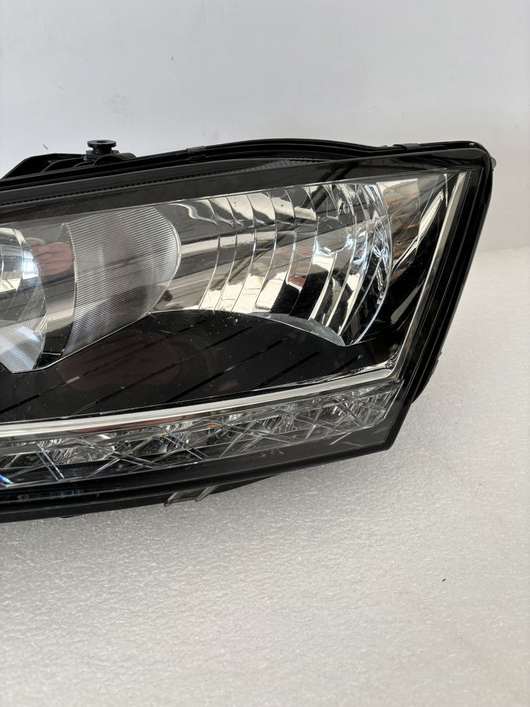 Skoda Fabia III 3 lift tl 6V 6V1 18-21 lampa lewy przód lewa zwykła