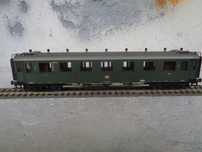 1:87 Liliput  vagão de passageiros expresso 1ª classe.