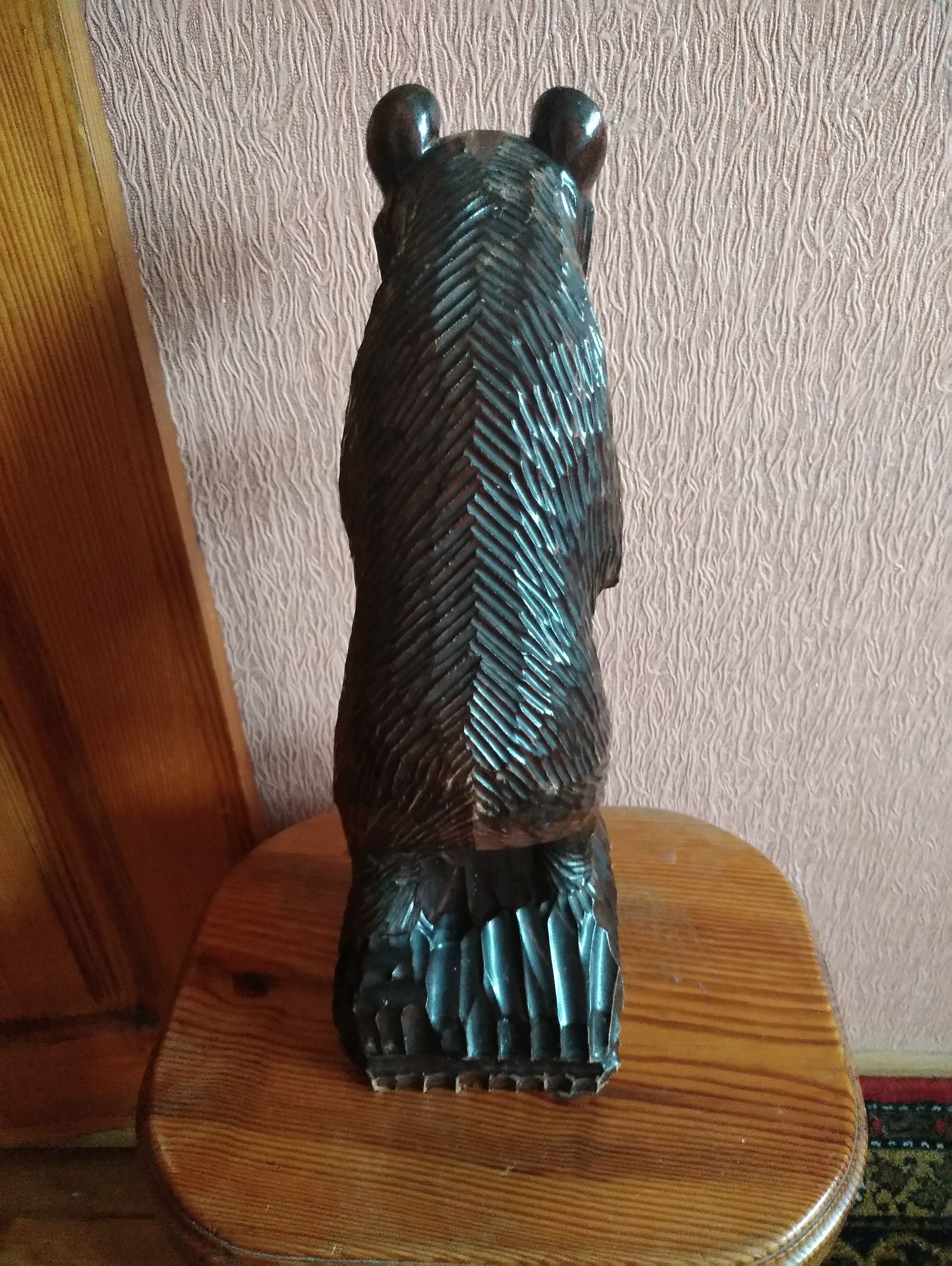 Большая деревянная статуэтка медведь