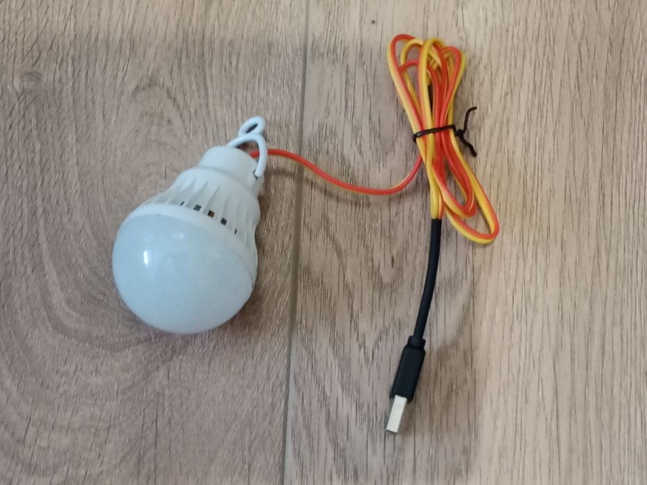 Продам лампочку на 3w,  яка працює від USB входа на 3 в.