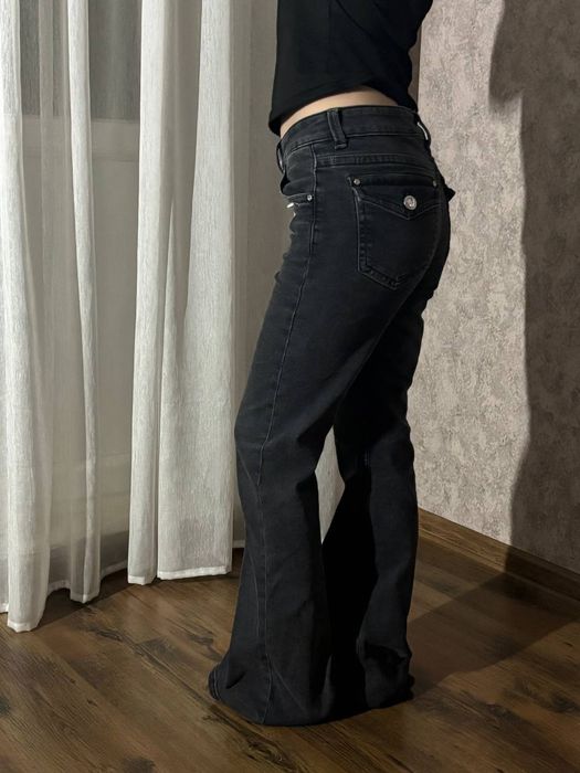 Жіночі джинси кльош