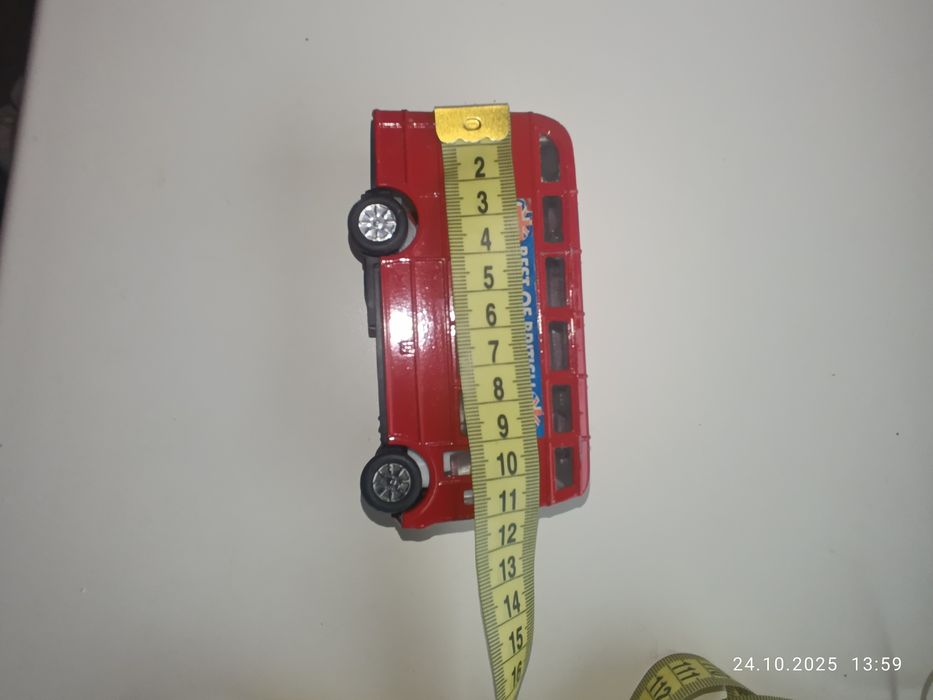 Іграшка, червоний британський автобус