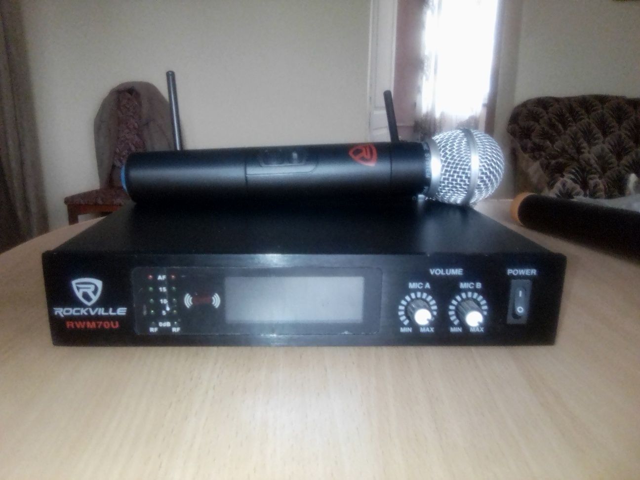 Продам радиомикрофон Rockville RWM71U Dual UHF