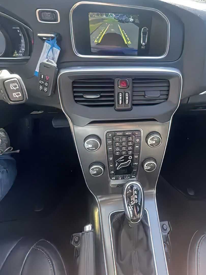 Volvo V40   2016