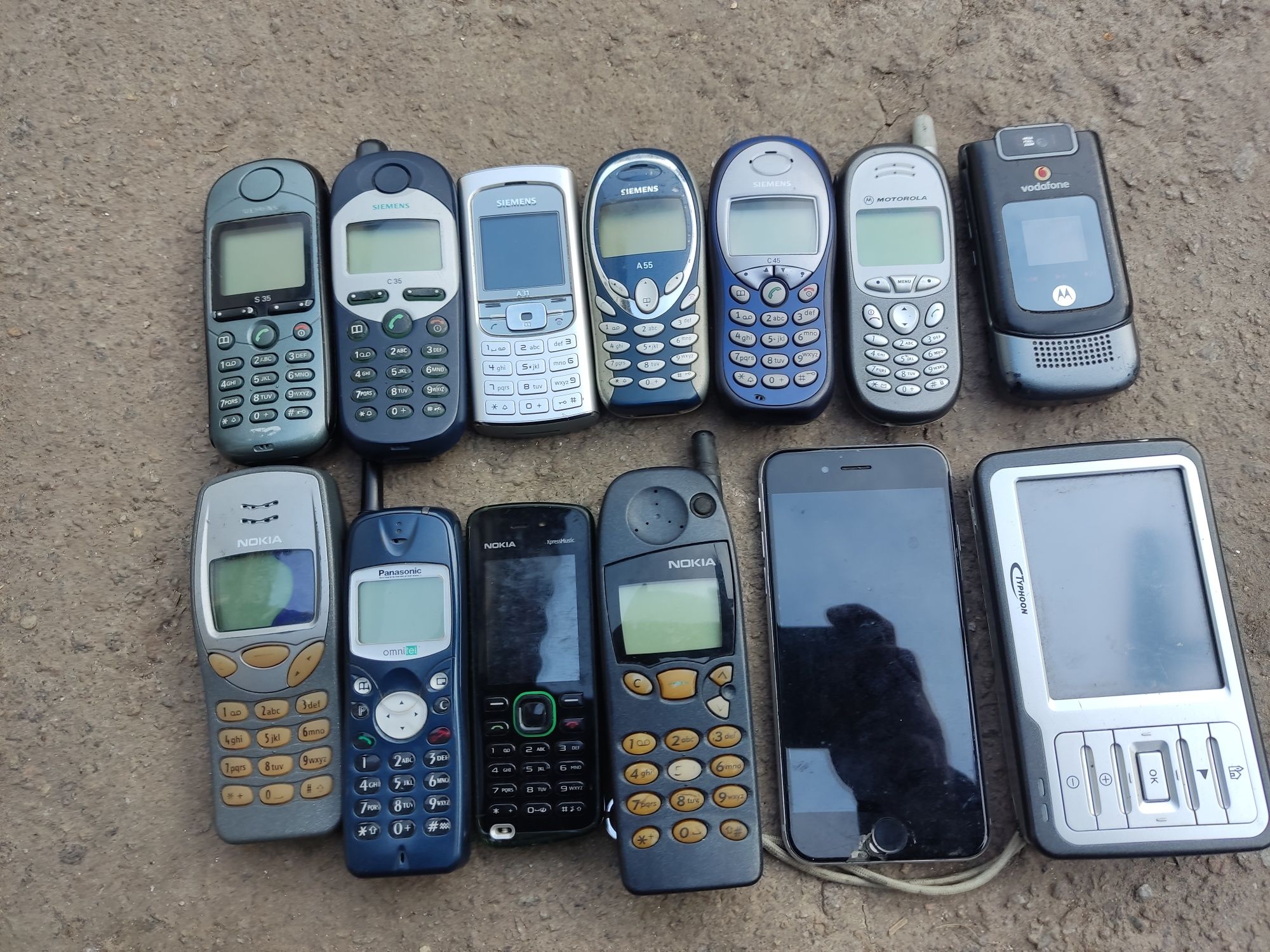 Колекція старовинних телефонів Nokia