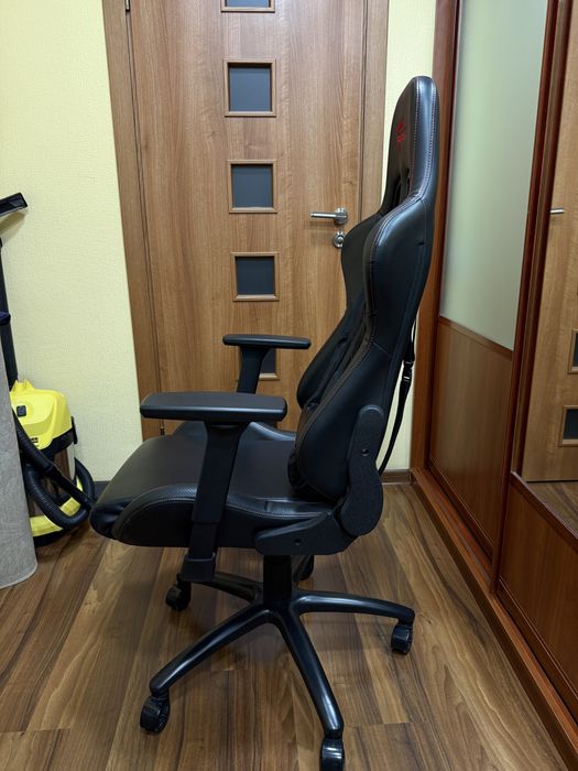 Ігровий компʼютерний стільчик