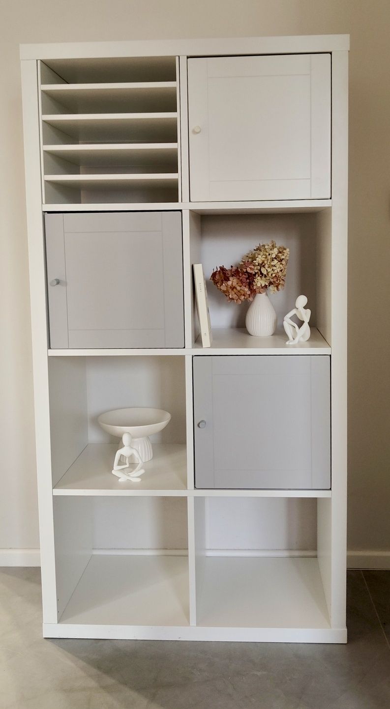 Kallax regał IKEA 2x4 z czterema wkładami
