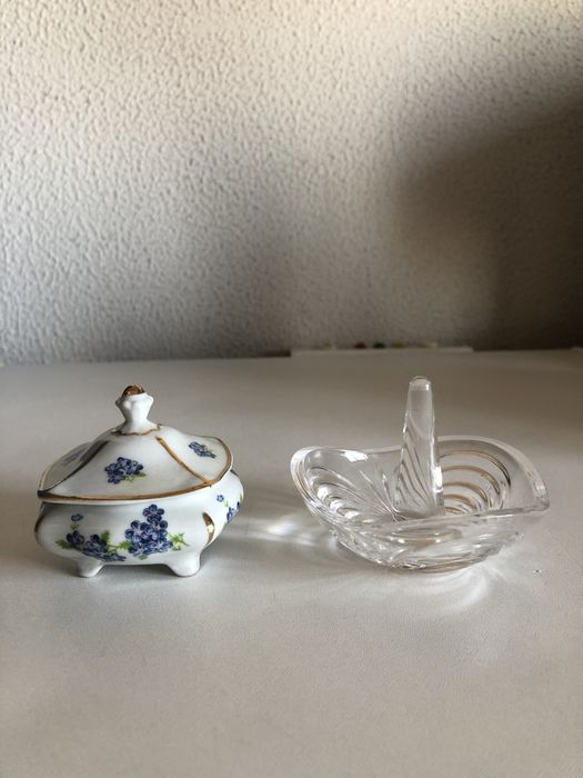 Soporte para aneis em louça e vidro