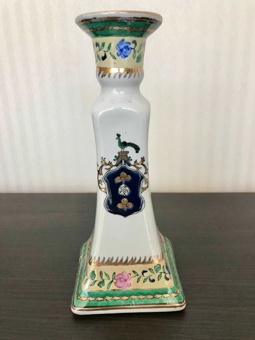 Порцеляновий підсвічник з гербом, ручний розпис.