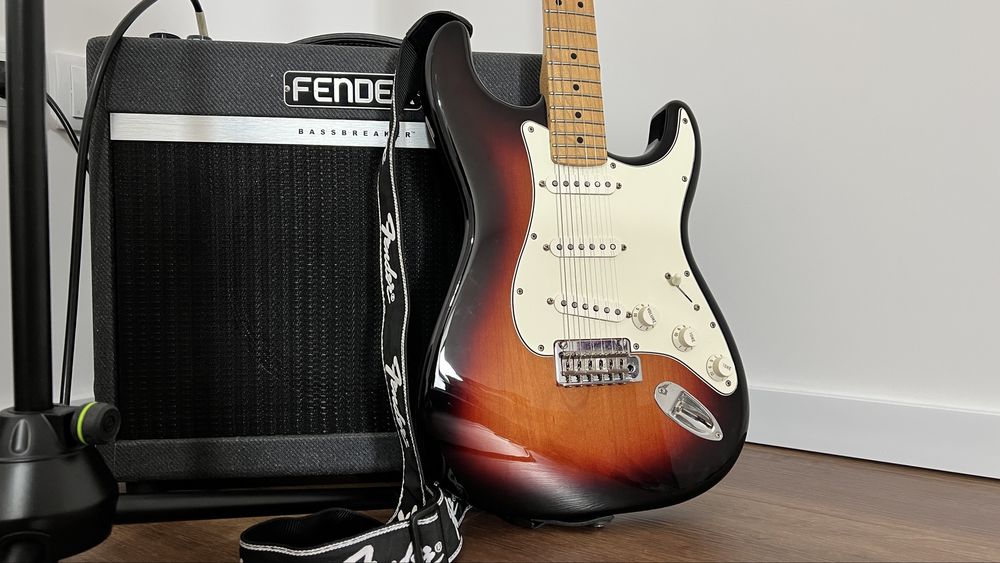 Fender Stratocaster Player 3 Tone Sunburst Maple