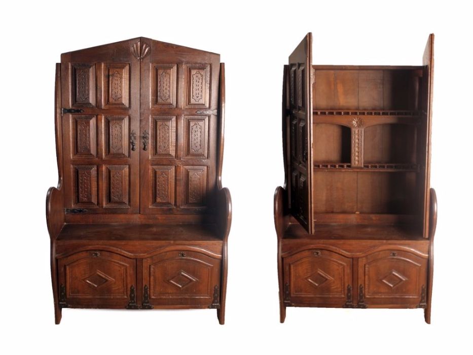 Mesa de abas antiga em madeira entalhada