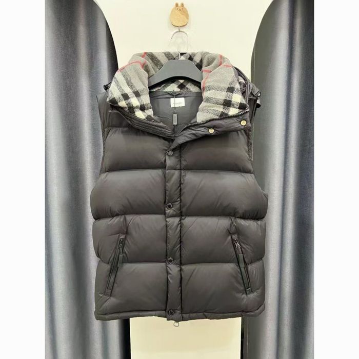 Куртка-безрукавка чорна burberry зимова зимова