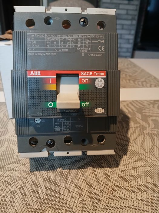 Корпусний автоматичний вимикач 250A ABB Tmax