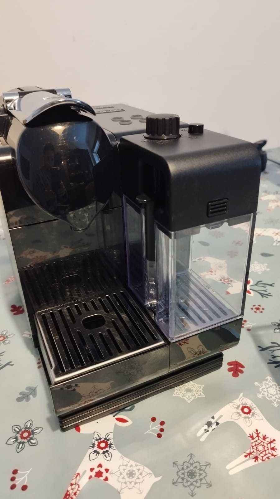 Máquina de café Nespresso Lattissima EN520.b black como nova