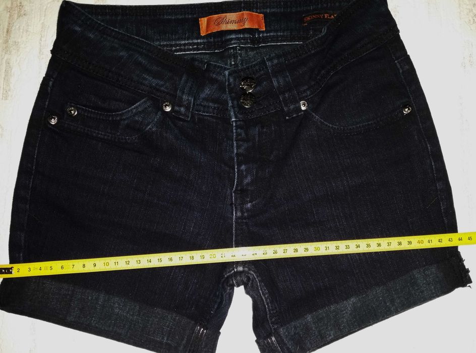 czarne szorty jeansowe xs krótkie podwinięte postrzępione rockowe