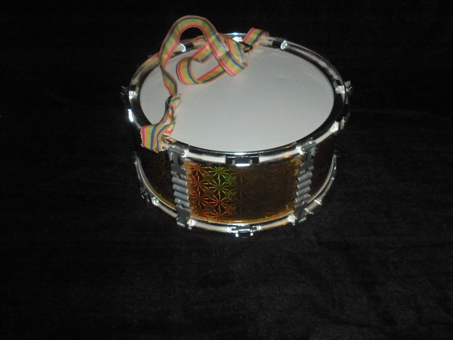 Детский барабан без палочек в хорошем состоянии.