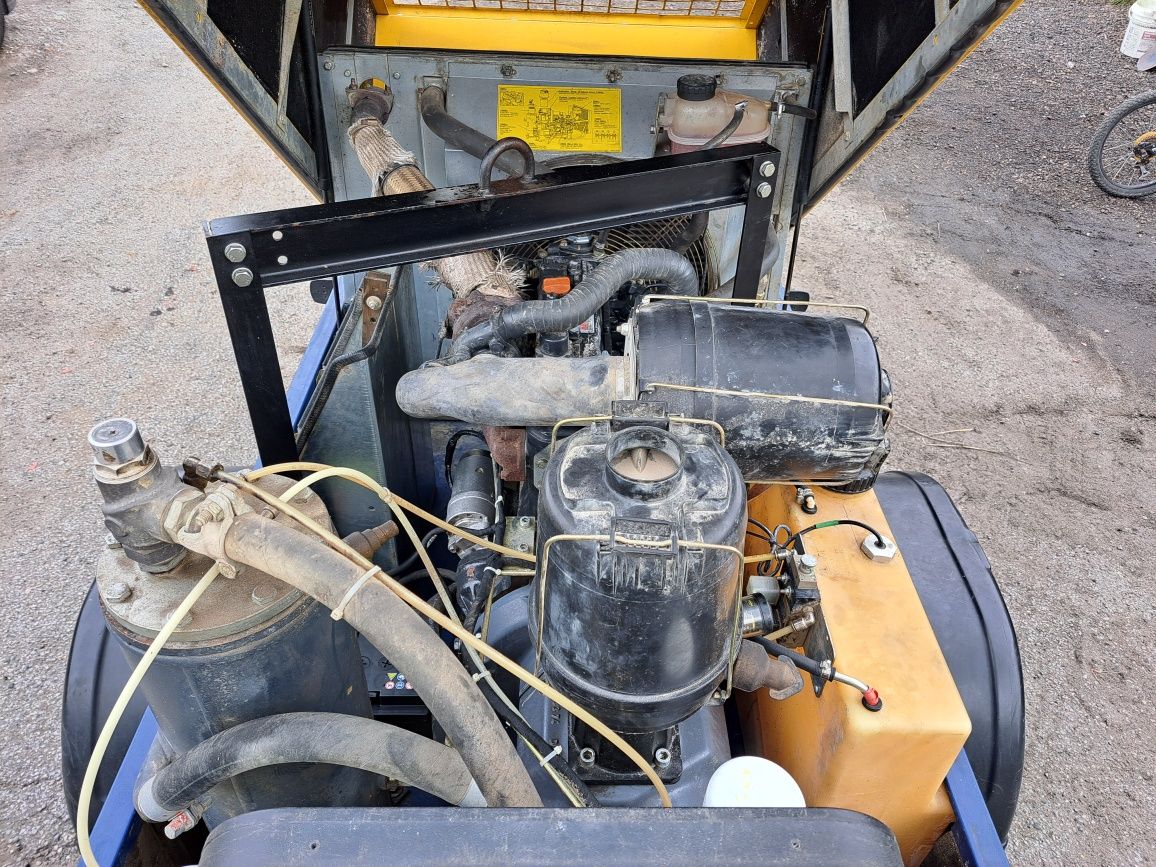 Kompresor śrubowy CompAir C62 2009 rok, 860mth