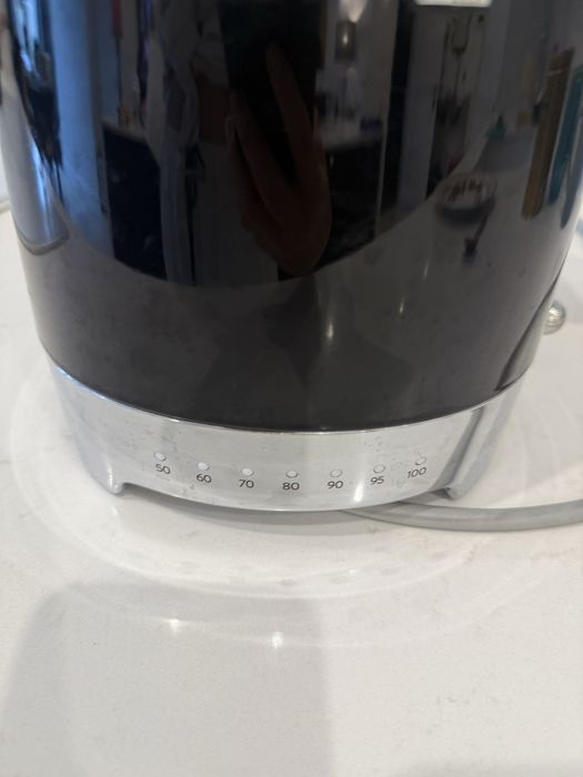 Продам робочий електрочайник smeg