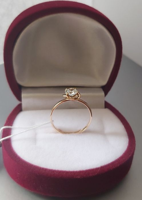 Каблучка  золото 585 проба нова