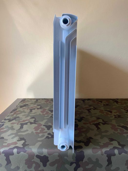Grzejnik aluminiowy KFA Armatura G500f 10 żeberek, szyna, korki ZESTAW