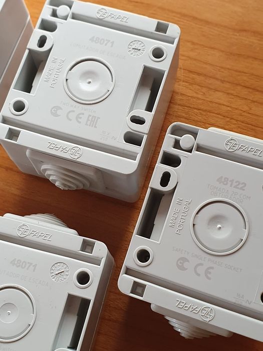 4 Comutadores Escada e 1 Tomada Tipo F Efapel IP65 (Valor Unitário)