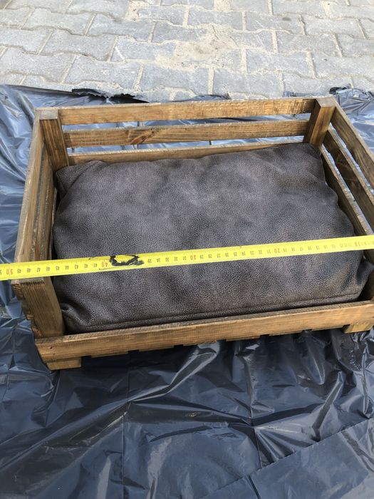 Drewniane łóżeczko dla psa/kota z poduszkom